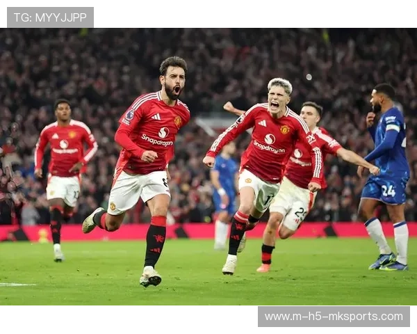 曼联需要在锋线、边路和中场三个层面同时推进改造，曼联效力过的中场